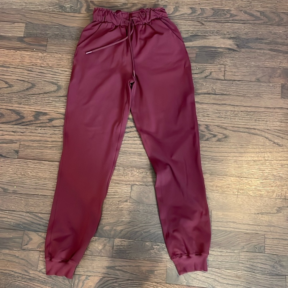 Red, size 0 lululemon joggers